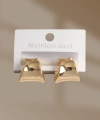 Shoecide Pirinç Gold Renk Yarım Halka Model Kadın Küpe