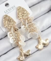 Shoecide Pirinç Sallantılı Sedefli Balık Model Gold Renk Kadın Küpe