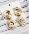 Shoecide Pirinç Sarmal Sallantılı Deniz Kabuğu Vintage Model Gold Renk Küpe