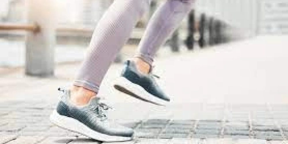 Kadın Spor Ayakkabıları: Tarz ve Performansı Bir Arada Sunuyor