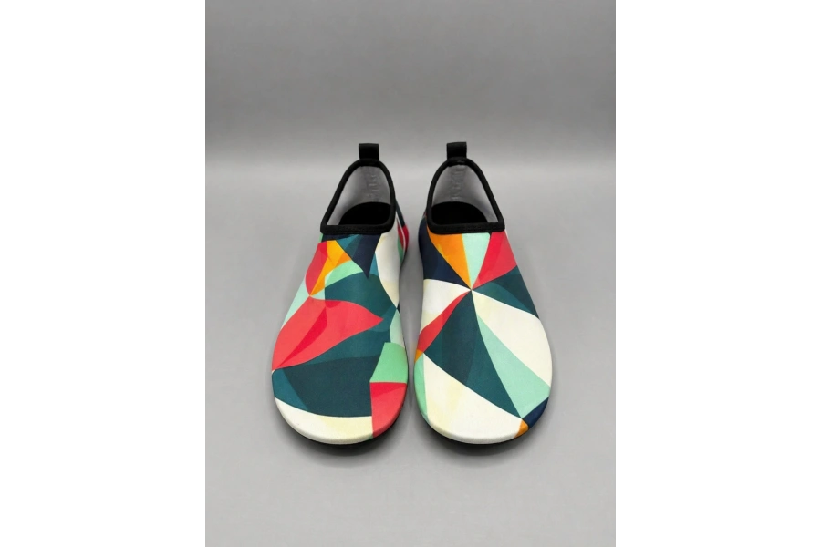 Shoecide Renkli Üçgen Desen Kadın Deniz Ayakkabısı – Hafif, Kaydırmaz, Hızlı Kuruyan Aqua Shoes