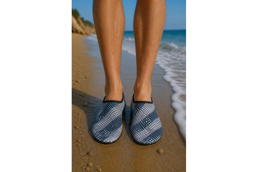 Shoecide Gri Kare Desenli Erkek Deniz Ayakkabısı – Hafif, Kaydırmaz, Hızlı Kuruyan Aqua Shoes