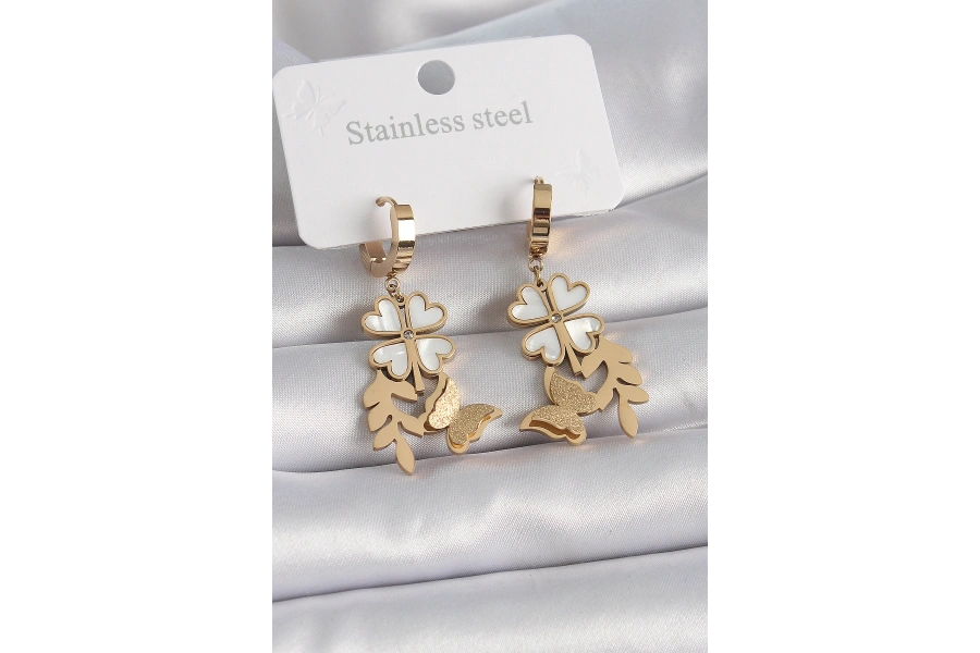 Shoecide 316l Çelik Gold Renk Beyaz Sedefli Yonca Simli Kelebek Figür Kadın Küpe