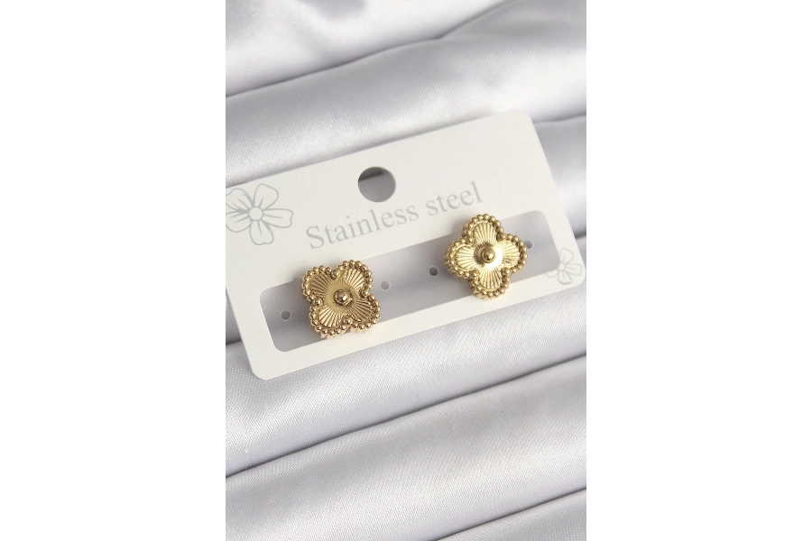 Shoecide 316l Çelik Gold Renk İşleme Detaylı Yonca Model Kadın Küpe