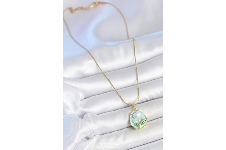 Shoecide 316l Çelik Gold Renk Zincir Mavi Çiçek İşlemeli İnci İşlemeli Portre Model Kadın Kolye