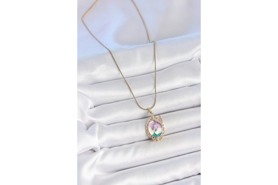 Shoecide 316l Çelik Gold Renk Zincir Mix Renk Mineli Çiçek İşlemeli Zirkon Taş Detaylı Portre Model Kadın Kolye