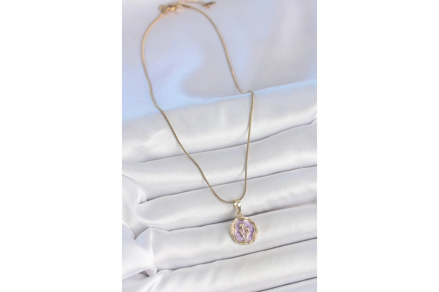 Shoecide 316l Çelik Gold Renk Zincir Mor Mineli Çiçek İşlemeli Portre Model Kadın Kolye