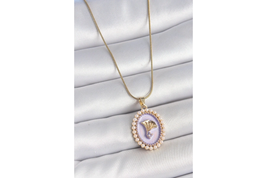 Shoecide 316l Çelik Gold Renk Zincir Mor Mineli İncili Zirkon Taşlı Çiçek İşlemeli Portre Model Kadın Kolye