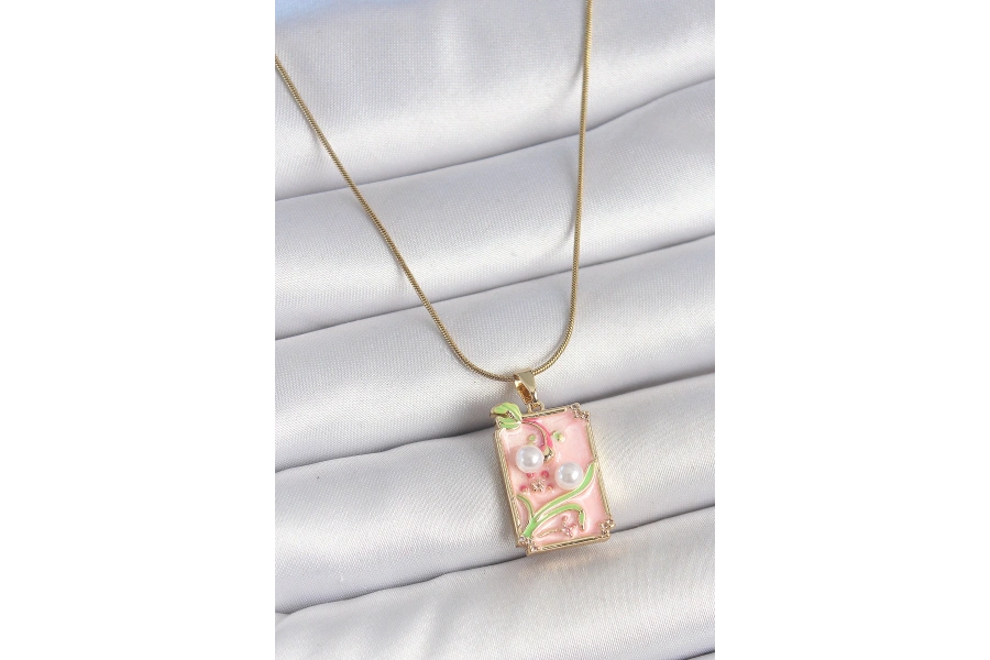 Shoecide 316l Çelik Gold Renk Zincir Pembe Mineli İncli Çiçek İşlemeli Portre Model Kadın Kolye