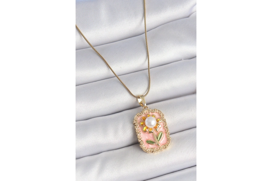 Shoecide 316l Çelik Gold Renk Zincir Pembe Mineli İncli Papatya Model Portre Model Kadın Kolye