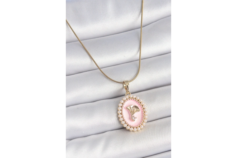 Shoecide 316l Çelik Gold Renk Zincir Pembe Mineli İncli Zirkon Taşlı Çiçek İşlemeli Portre Model Kadın Kolye