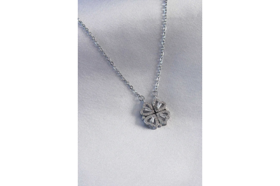 Shoecide 316l Çelik Gümüş Renk Açılır Yonca Model Kadın Kolye