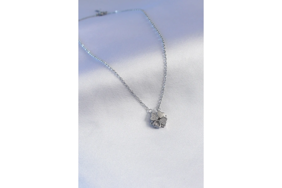 Shoecide 316l Çelik Gümüş Renk Açılır Zirkon Taşlı Yonca Model Kadın Kolye