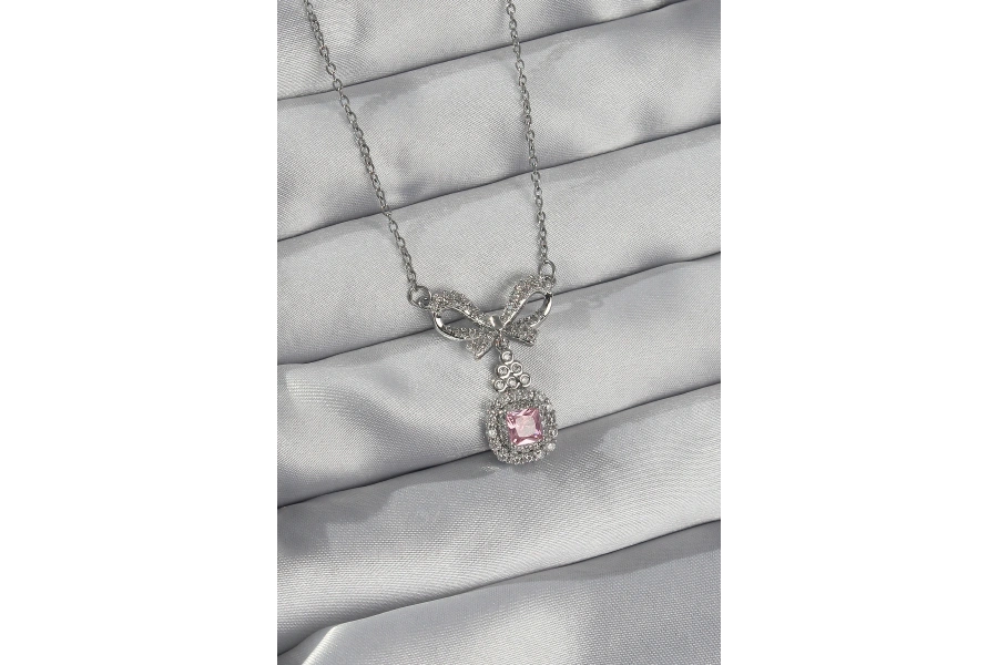 Shoecide 316l Çelik Gümüş Renk Fiyonk Detay Pembe Zirkon Taşlı Tektaş Kolye