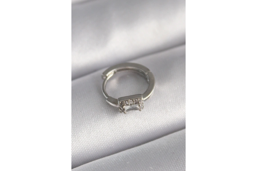 Shoecide 316l Çelik Gümüş Renk Kare Zirkon Taşlı Tragus Piercing