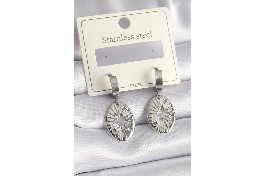 Shoecide 316l Çelik Gümüş Renk Kutup Yıldızı İşleme Kadın Küpe