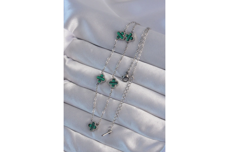 Shoecide 316l Çelik Gümüş Renk Minimal Yeşil Mineli Yonca Kolye