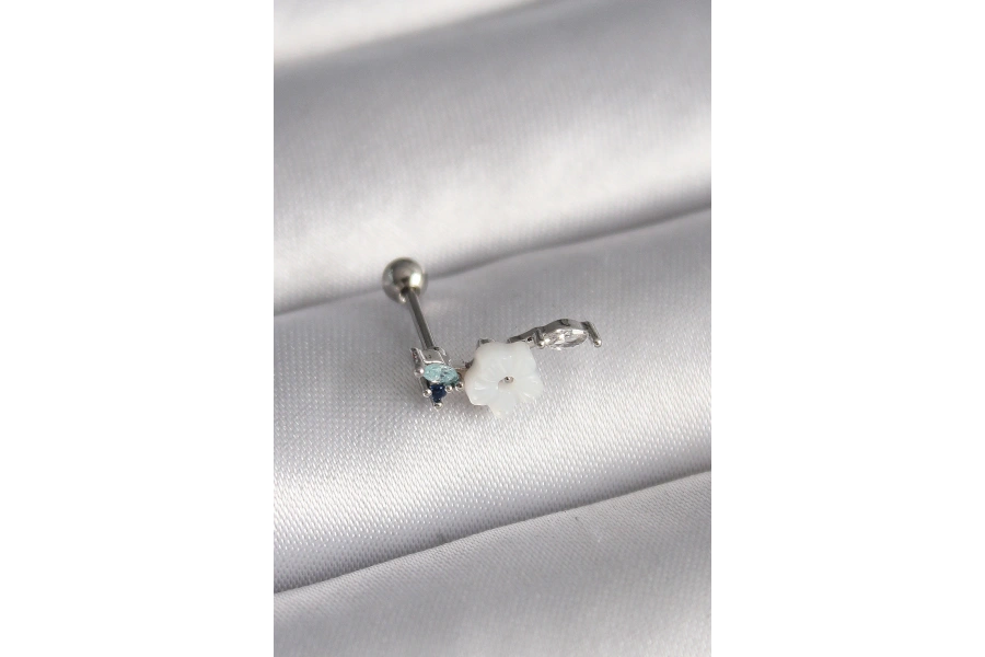 Shoecide 316l Çelik Gümüş Renk Zirkon Taş Detay Beyaz Çiçek Model Tragus Piercing