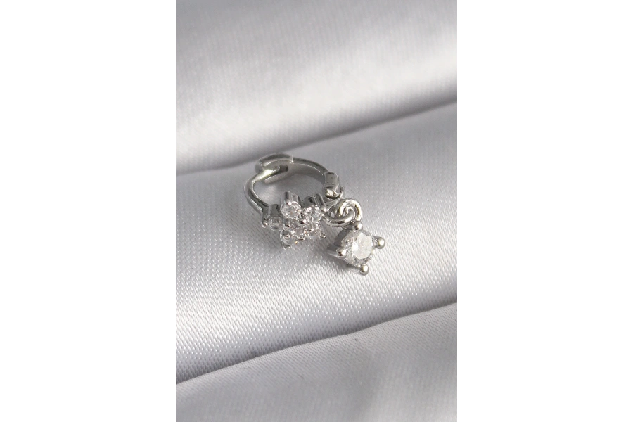Shoecide 316l Çelik Gümüş Renk Zirkon Taşlı Çiçek Model Sallantı Detay Tragus Piercing