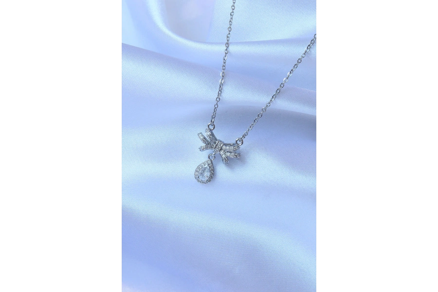 Shoecide 316l Çelik Zincirli Gümüş Renk Zirkon Taşlı Damla Detay Fiyonk Model Kolye