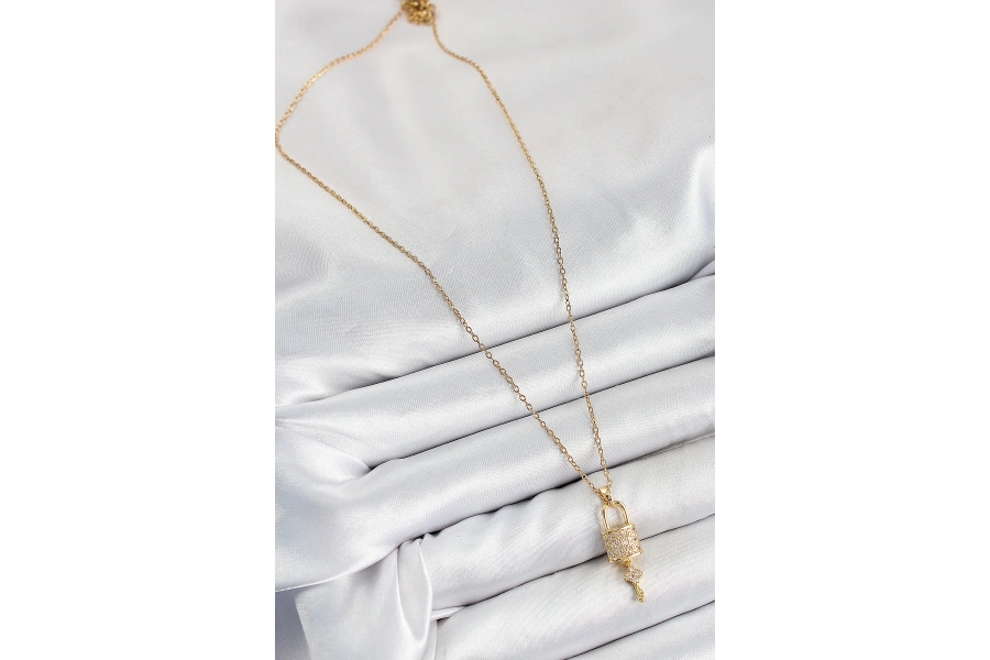 Shoecide 316l Çelik Zirkon Taşlı Kilit Ve Sallantılı Anahtar Model Gold Renk Kadın Kolye