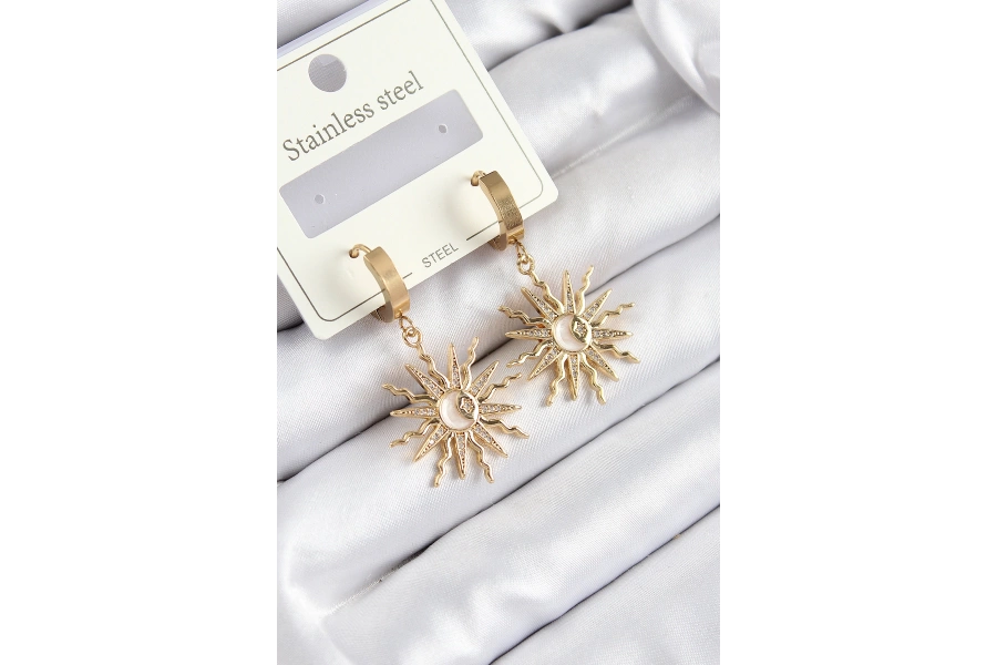 Shoecide 316l Çelik Zirkon Taşlı Sallantılı Güneş Model Gold Renk Kadın Küpe