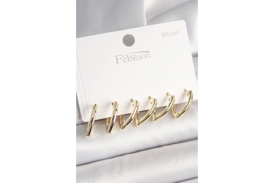 Shoecide 925 Ayar Gümüş Çivi Pirinç Gold Renk Üçgen Model Kadın Küpe Seti