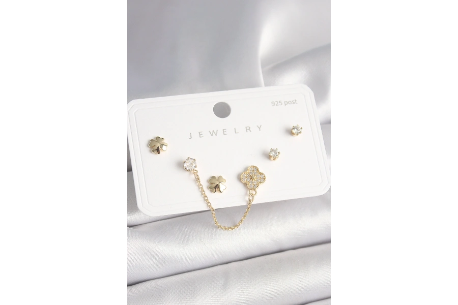 Shoecide 925 Ayar Gümüş Çivi Pirinç Gold Renk Zirkon Taşlı Yonca Model Sallantı Zincir Detay Kadın Küpe Seti