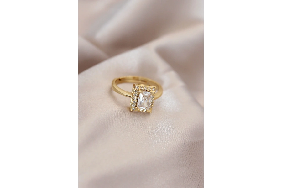 Shoecide Ayarlamalı Gold Renk Metal Zirkon Ve Kristal Taşlı Dikdörtgen Model Yüzük