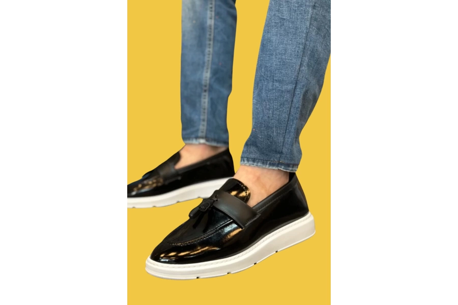 Shoecide Bağcıksız Yüksek Beyaz Taban Klasik Rugan Püsküllü Corcik Erkek Ayakkabı
