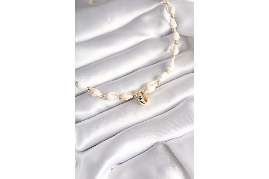 Shoecide Beyaz Deniz Kabuğu Model Deniz Kabuğu Figür Nazar Boncuk Detay Kadın Kolye