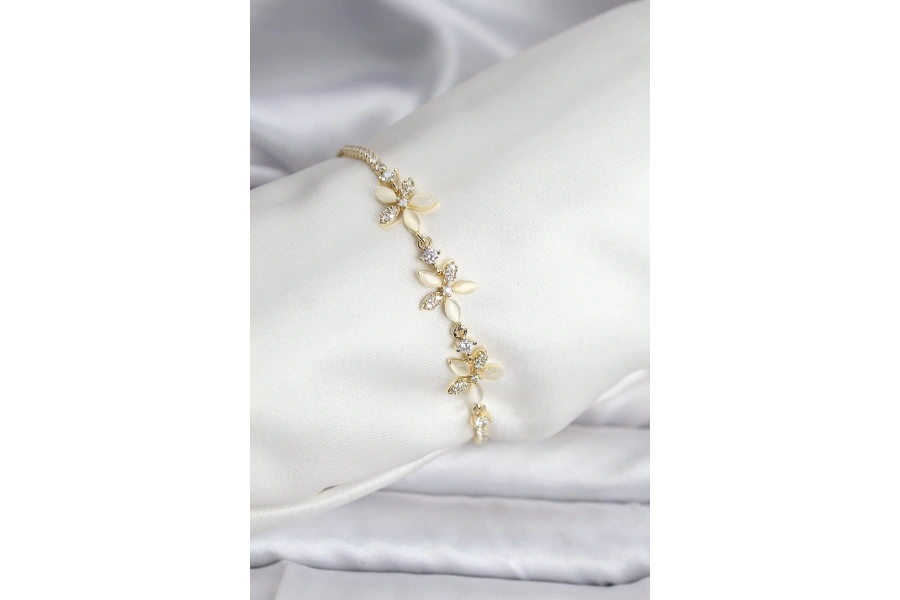 Shoecide Çiçek Model Zirkon Taşlı Gold Renk Pirinç Su Yolu Kadın Bileklik