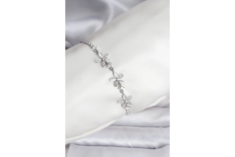 Shoecide Çiçek Model Zirkon Taşlı Gümüş Renk Pirinç Su Yolu Kadın Bileklik