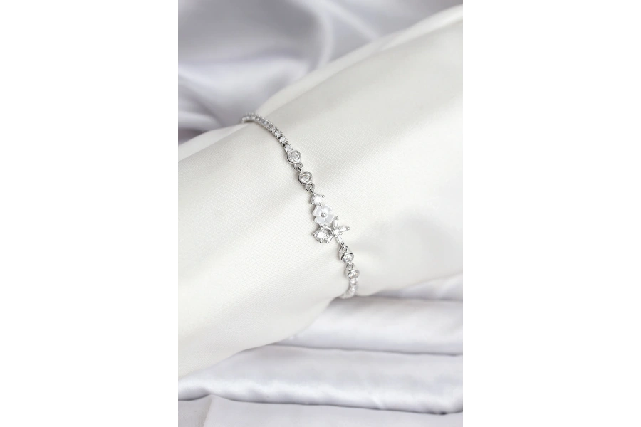 Shoecide Çiçekli Model Zirkon Taşlı Gümüş Renk Su Yolu Kadın Bileklik