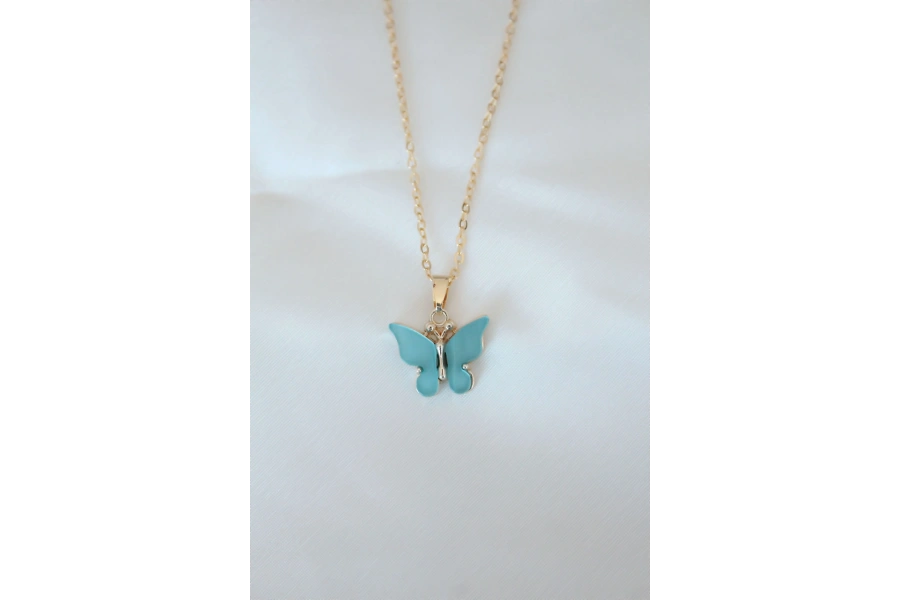 Shoecide Gold Kaplama Turkuaz Renk Sedefli Kelebek Kolye