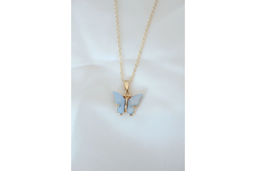 Shoecide Gold Renk Kaplama Buz Mavisi Renk Sedefli Kelebek Kolye