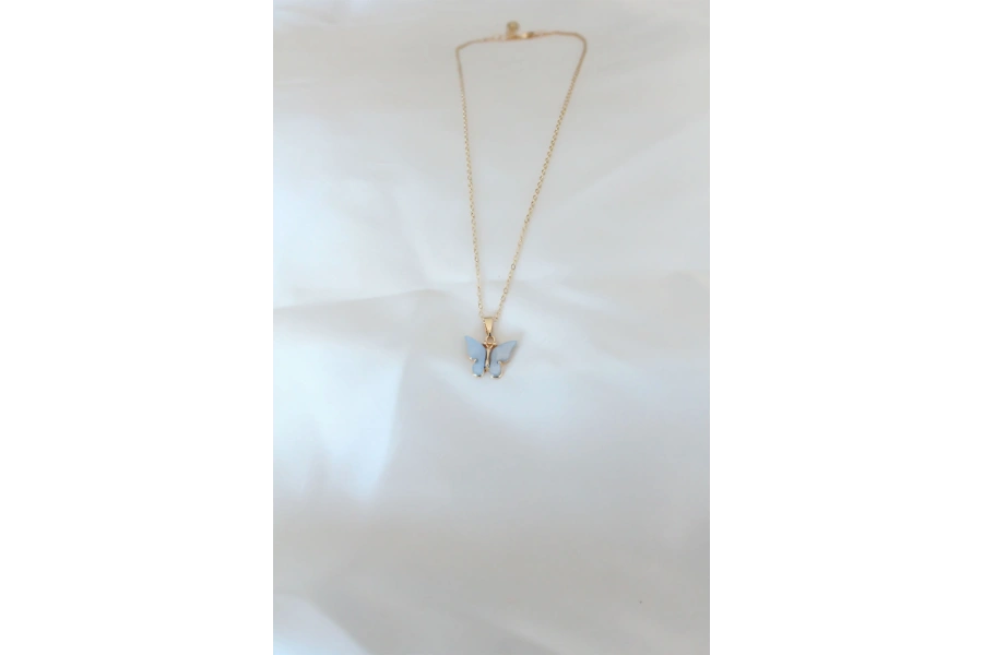 Shoecide Gold Renk Kaplama Buz Mavisi Renk Sedefli Kelebek Kolye