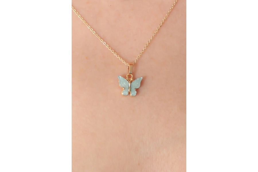 Shoecide Gold Renk Su Yeşili Kelebek Figür Kadın Kolye