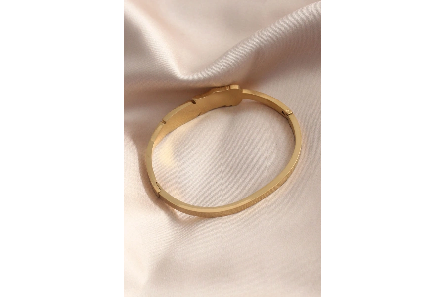 Shoecide Gold Renk Yaprak Model Zirkon Taş Detay Kelepçe Kadın Bileklik