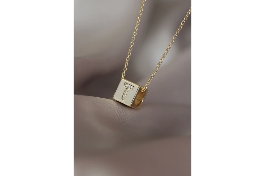 Shoecide Gold Renkli Küp Model Zirkon Taşlı T Harfli Kolye