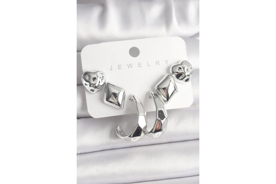 Shoecide Gümüş Renk Kalp Halka Figür Ccb Plastik Kadın Küpe Seti