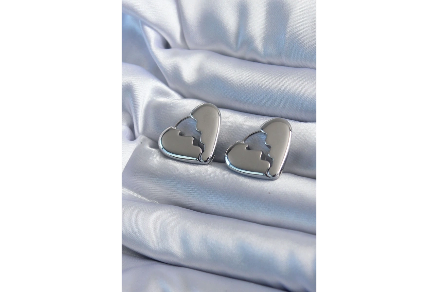 Shoecide Gümüş Renk Kırık Kalp Model Pirinç Kadın Küpe