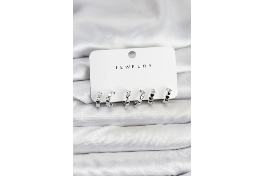 Shoecide Gümüş Renk Pirinç Minimal Kalp Detaylı Kadın Küpe Seti