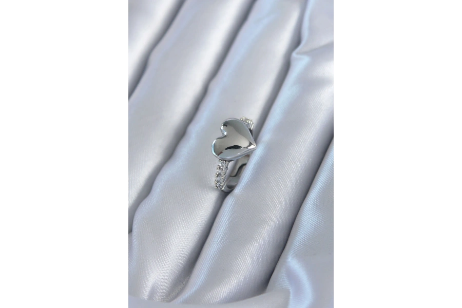 Shoecide Gümüş Renk Pirinç Zirkon Taşlı Kalp Model Kadın Yüzük