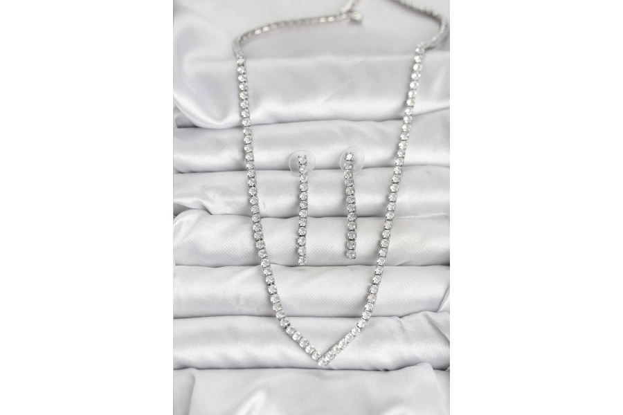 Shoecide Gümüş Renk Zirkon Taşlı Kadın Kolye Küpe Seti