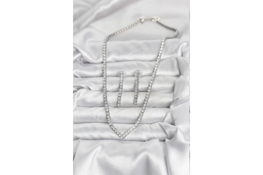 Shoecide Gümüş Renk Zirkon Taşlı Kadın Kolye Küpe Seti