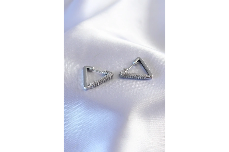 Shoecide Gümüş Renk Zirkon Taşlı Üçgen Model Kadın Küpe