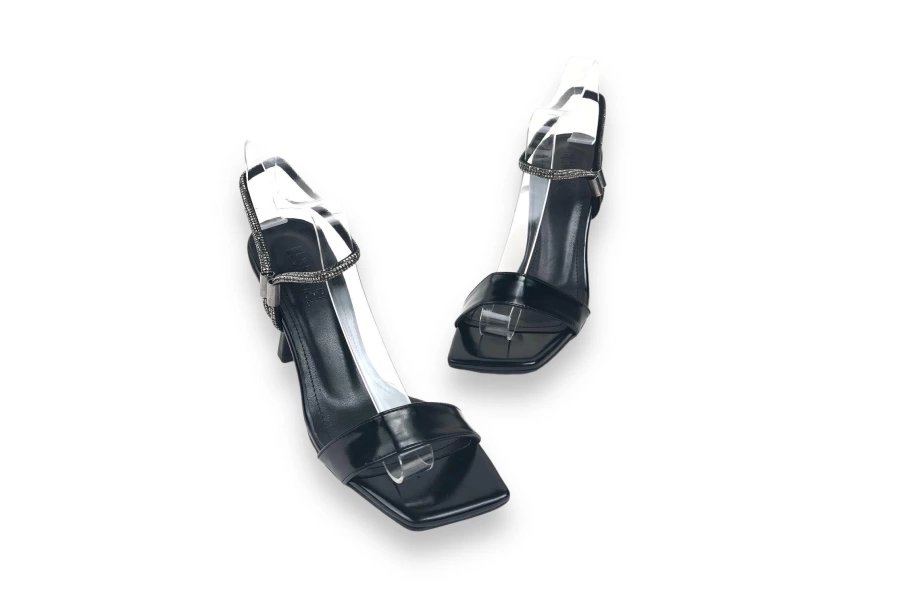 Shoecide Kadın Defn Siyah Cilt İnce Topuk Taşlı Bilekten Bağlama Terlik Sandalet 7,5 Cm 3763
