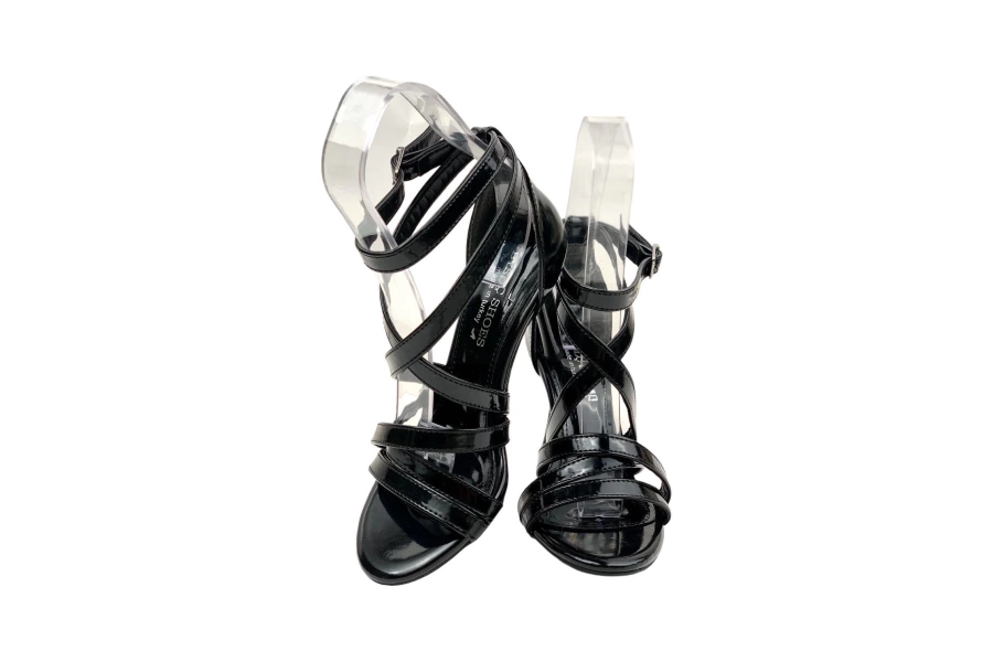 Shoecide Kadın Densa Siyah Rugan İnce Topuklu Bant Detaylı Bilekten Bağlama Ayakkabı 10cm 501