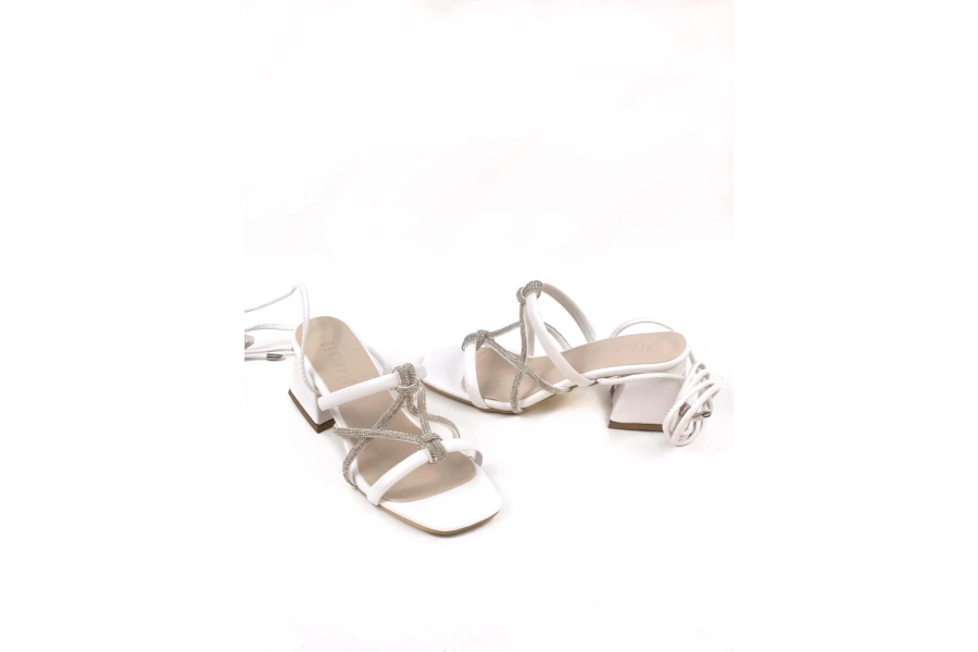 Shoecide Kadın Keme Beyaz Topuklu Bilekten Bağlamalı Taşlı Sandalet Ayakkabı